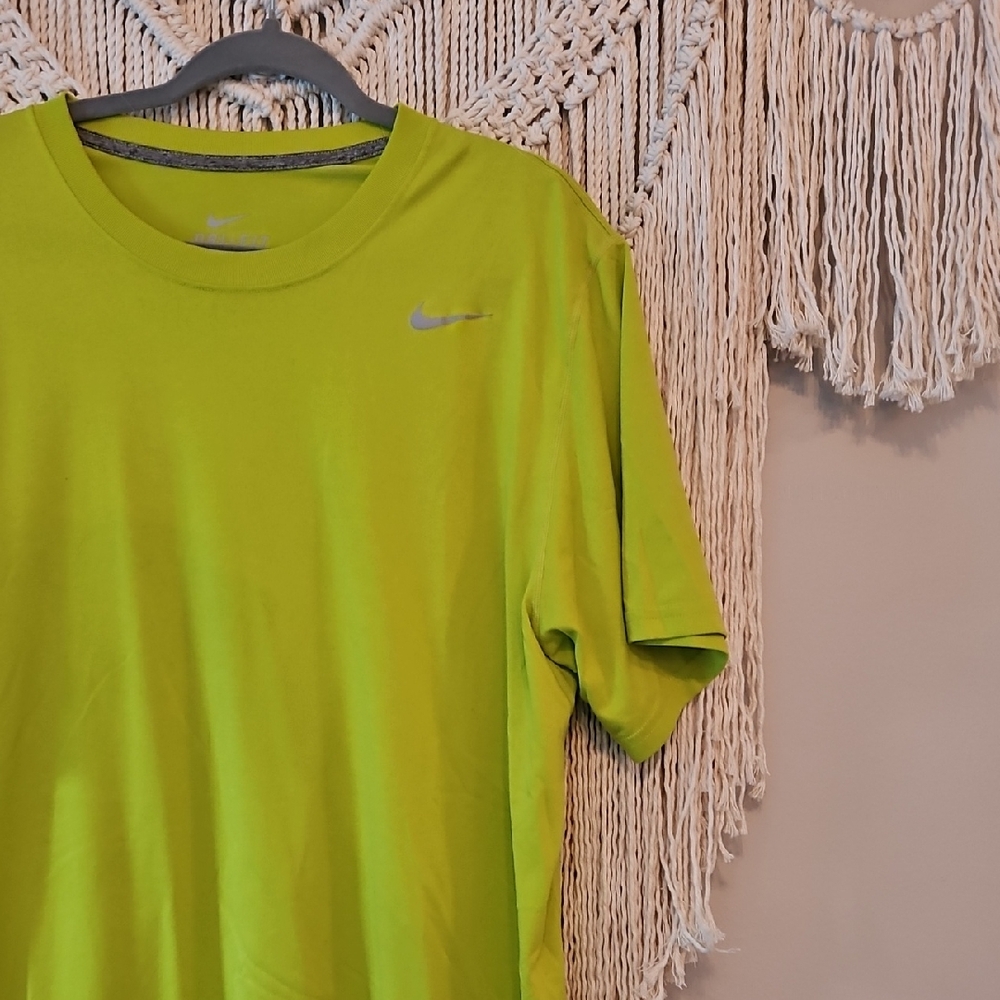 Nike Men's Vibrant Green Short Sleeve Tee